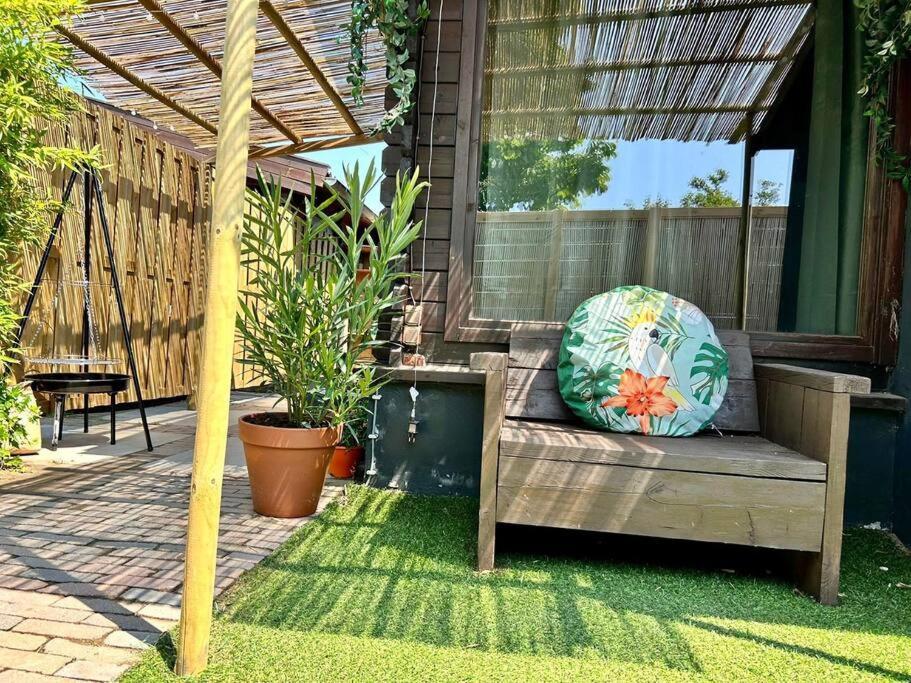 Jungle Style Lodge With Jacuzzi ,Sauna And Garden Near Amsterdam Vijfhuizen Bagian luar foto