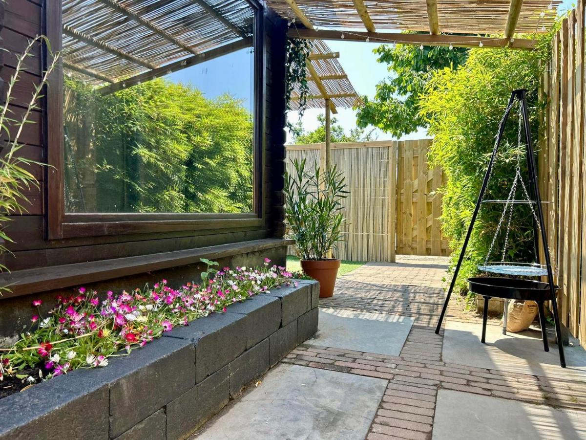 Jungle Style Lodge With Jacuzzi ,Sauna And Garden Near Amsterdam Vijfhuizen Bagian luar foto