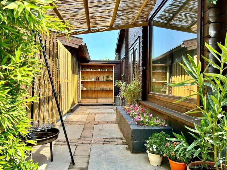 Jungle Style Lodge With Jacuzzi ,Sauna And Garden Near Amsterdam Vijfhuizen Bagian luar foto