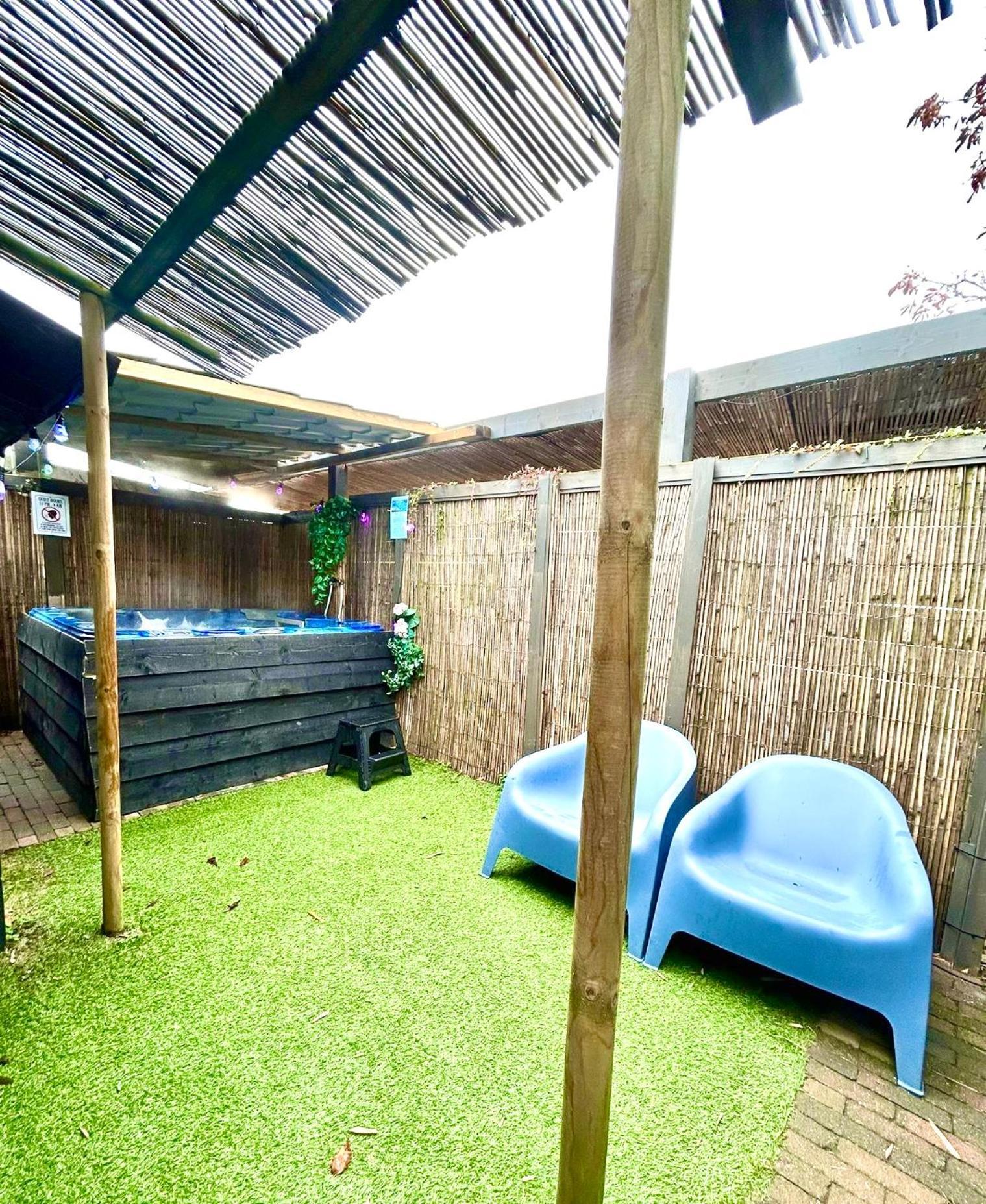 Jungle Style Lodge With Jacuzzi ,Sauna And Garden Near Amsterdam Vijfhuizen Bagian luar foto